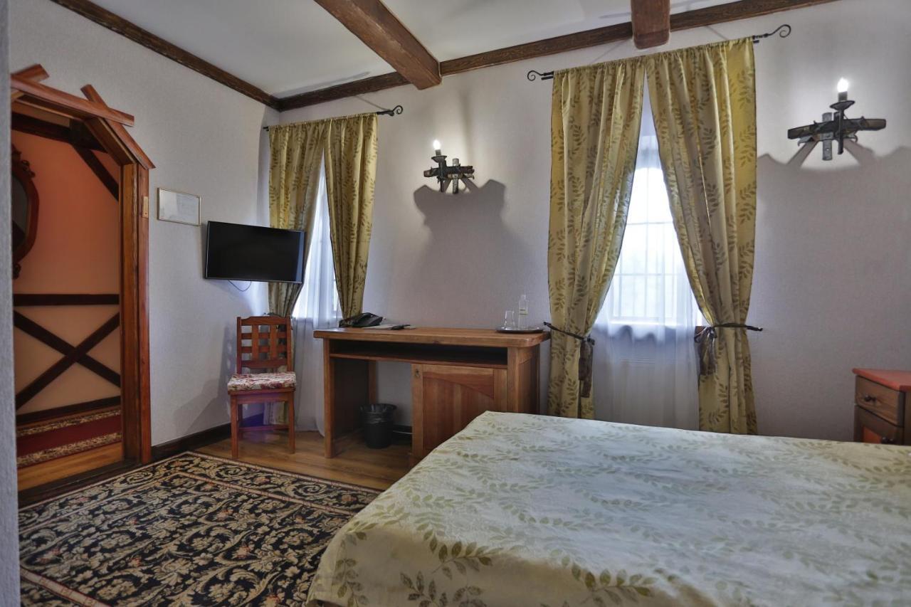 Hotel Fortetsya Hetmana Hatne Exterior foto