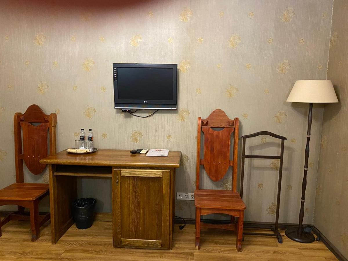 Hotel Fortetsya Hetmana Hatne Exterior foto